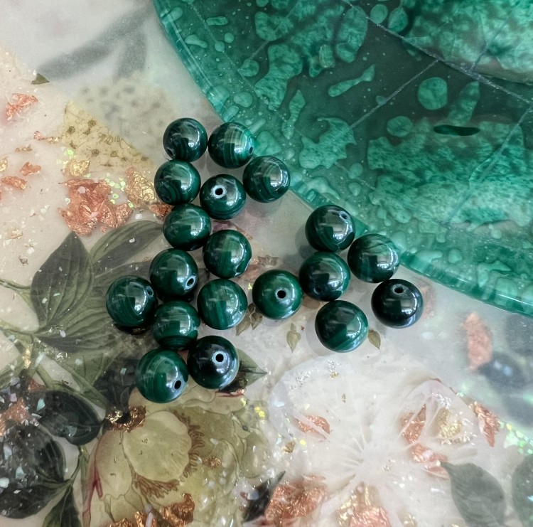 malachit dekorynka koraliki malachit spokój harmonia naturalny prawdziwy kamień ezoteryka magia moc kamieni