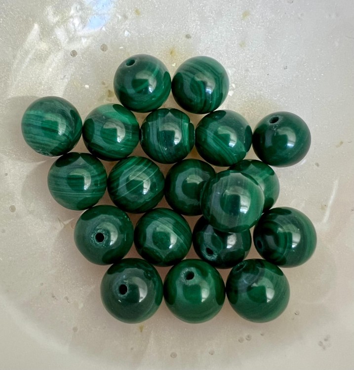 malachit dekorynka koraliki malachit spokój harmonia naturalny prawdziwy kamień ezoteryka magia moc kamieni