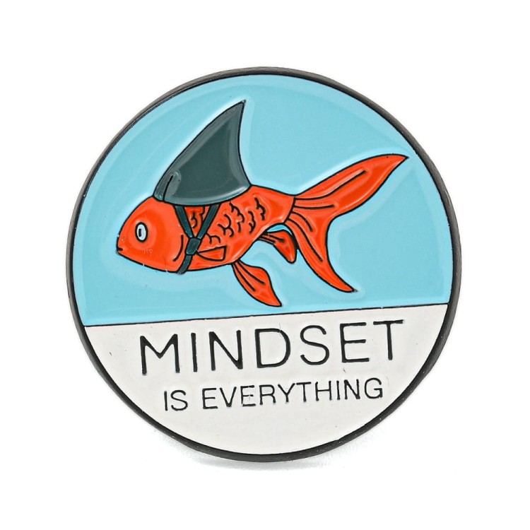 PIN41 Przypinka pin rekin mindset