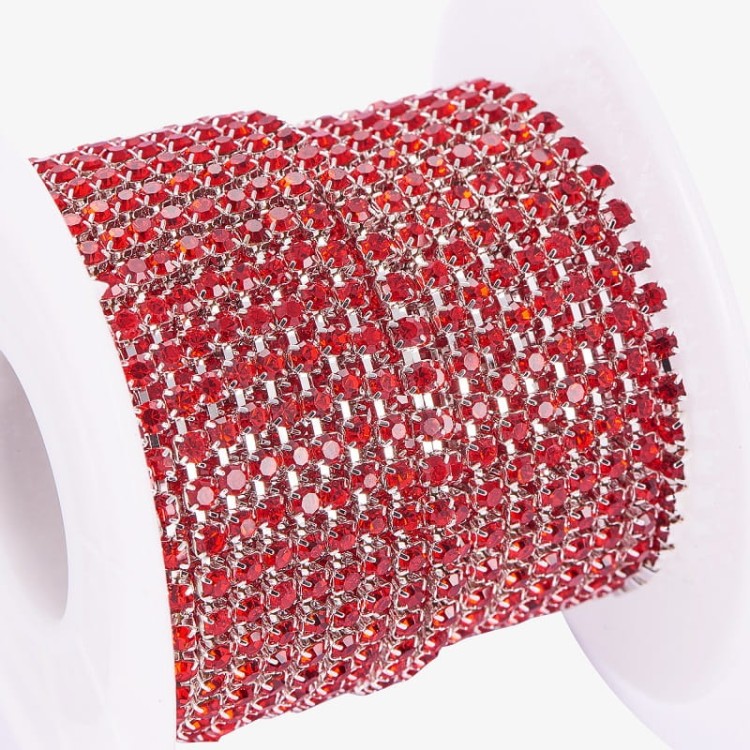 TB44 Taśma biżuteryjna ozdobna z cyrkoniami SS6 2mm 1m silver/red