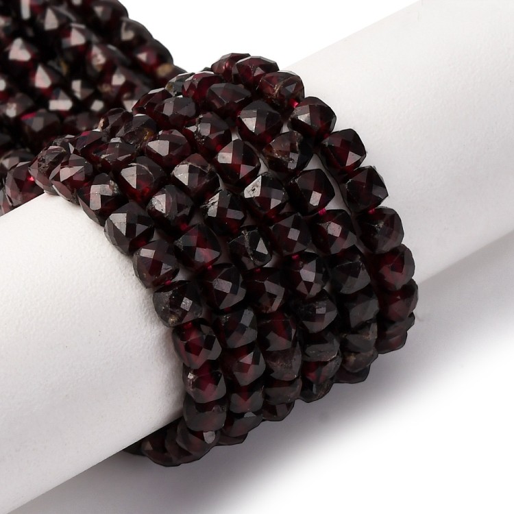 GNT23 Granat kamień naturalny koraliki kostki 4mm fasetowane