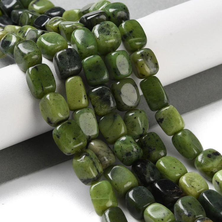 JAD162 Jadeit kanadyjski kamień naturalny koraliki bryłki 7x7x10mm sznur 40szt.
