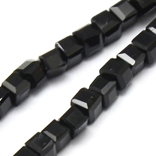 KSF143 Koraliki szklane fasetowane 2x2mm kostka sznur 47szt czarne