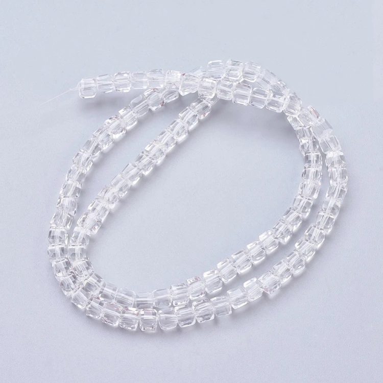 KSF144 Koraliki szklane fasetowane 4x4mm kostka sznur 98szt crystal
