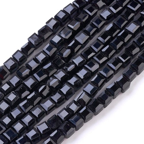 KSF145 Koraliki szklane fasetowane 4x4mm kostka sznur 98szt czarne