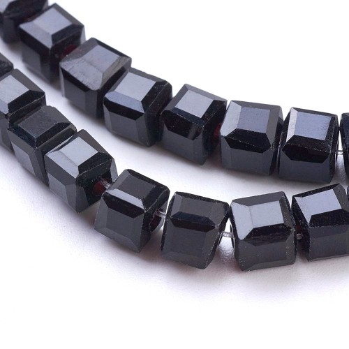 KSF145 Koraliki szklane fasetowane 4x4mm kostka sznur 98szt czarne