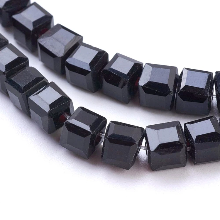 KSF145 Koraliki szklane fasetowane 4x4mm kostka sznur 98szt czarne