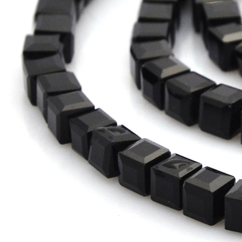 KSF167 Koraliki szklane fasetowane 4x4mm kostka sznur 98szt czarne