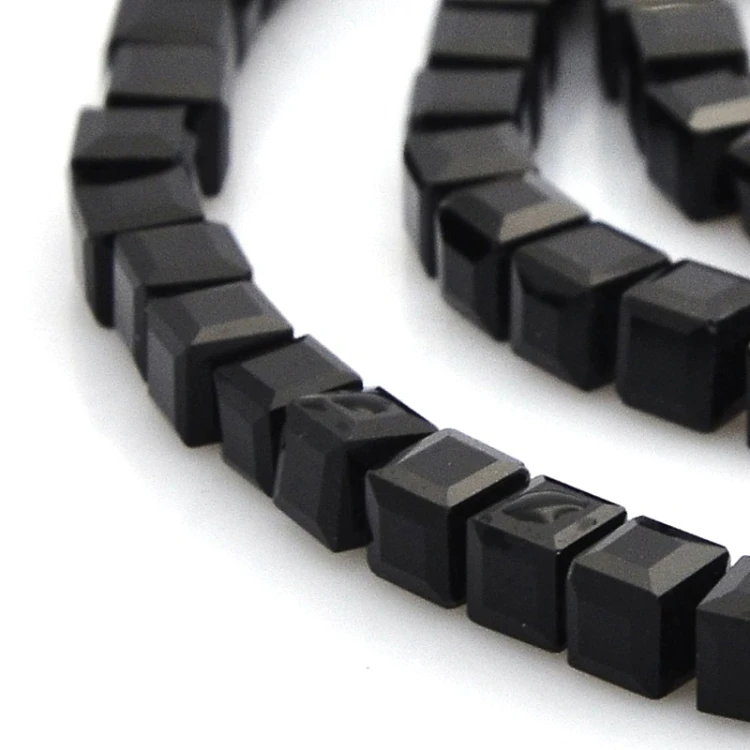 KSF167 Koraliki szklane fasetowane 4x4mm kostka sznur 98szt czarne