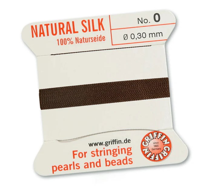 Griffin Nić jedwabna z igłą 100% NATURAL SILK 0,3mm 2m BROWN
