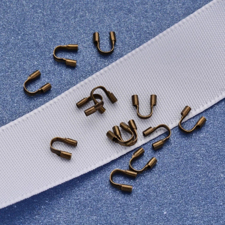 KRZ136 Zakończenia ochronne linki 0,5mm podkówki z mosiądzu 4x4,5mm 20szt mosiężne