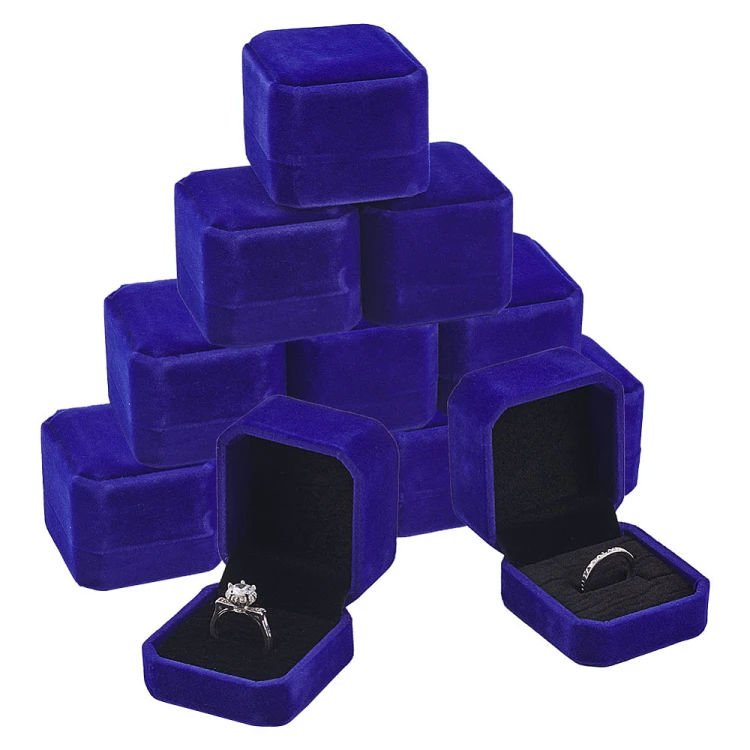 POZ111 Pudełko welurowe na pierścionek 5x5,5cm